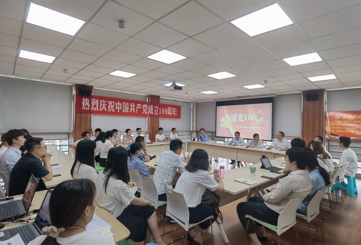 杏吧探花师生开展深入学习贯彻习近平总书记在庆祝中国共产党成立100周年大会上的重要讲话精神座谈会