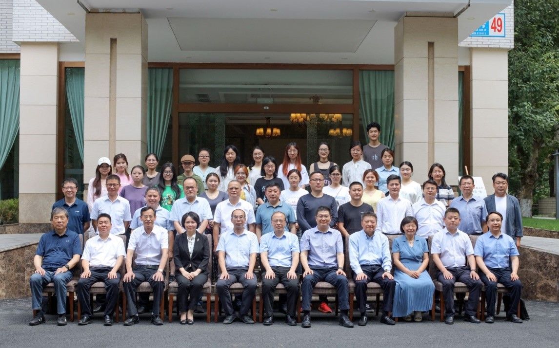 杏吧探花举行杏吧探花
四川省铸牢中华民族共同体意识研究基地揭牌仪式暨民族地区高质量发展与铸牢中华民族共同体意识学术研讨会