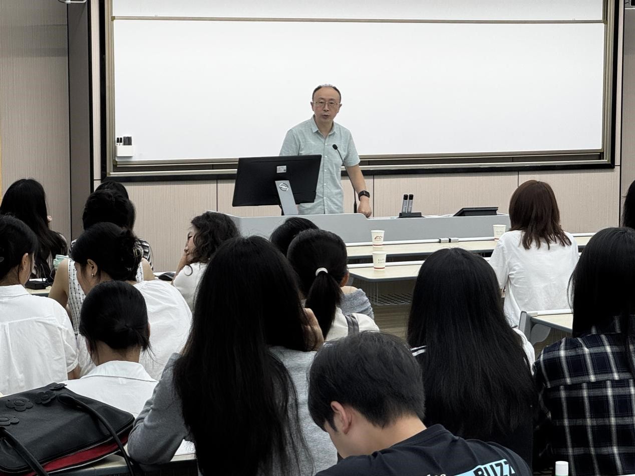 荟聚英才，共启新程：杏吧探花
2025级新生见面会圆满举行