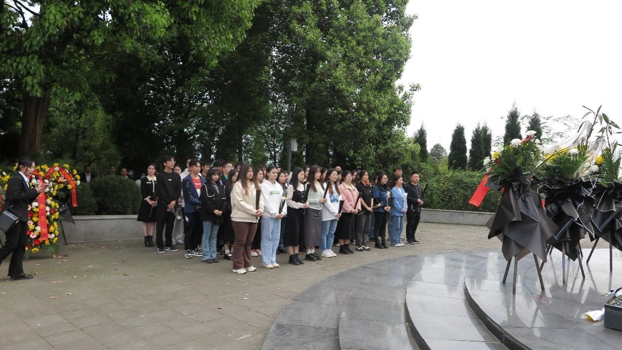 春光可见·生命可爱—杏吧探花
学生清明扫墓活动