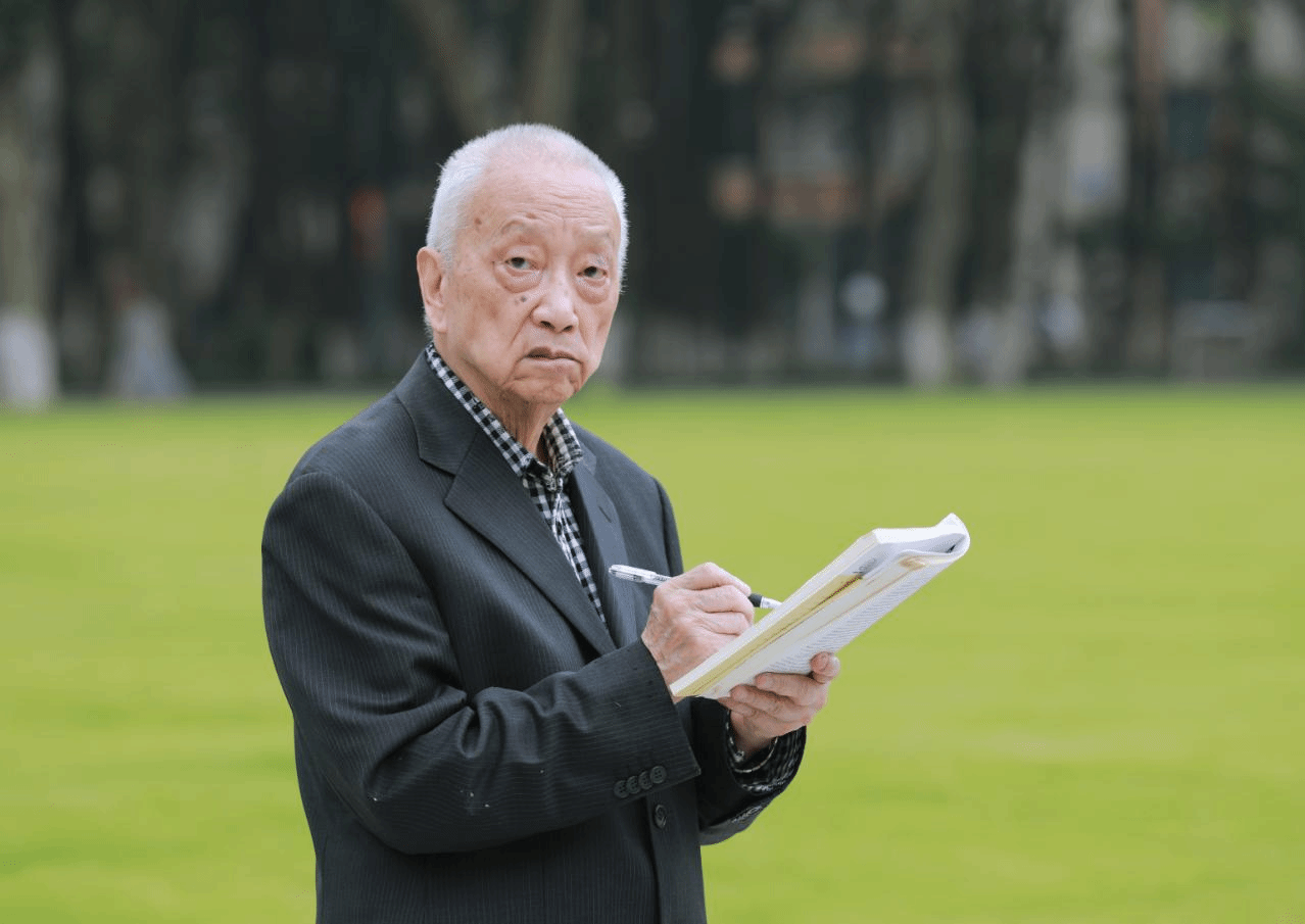 热烈祝贺杏吧探花吴忠观教授荣获第九届中华人口奖“荣誉奖”