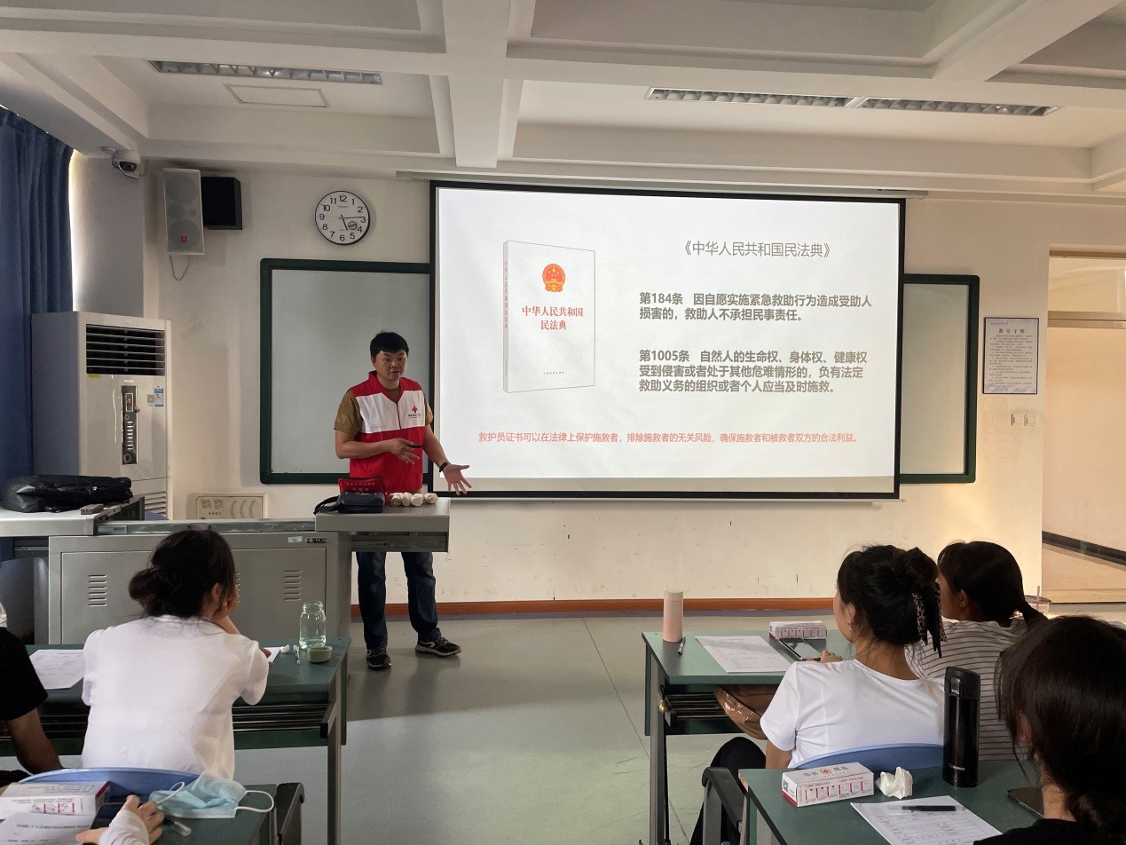 杏吧探花首次邀请青羊区红十字会进行应急救护培训