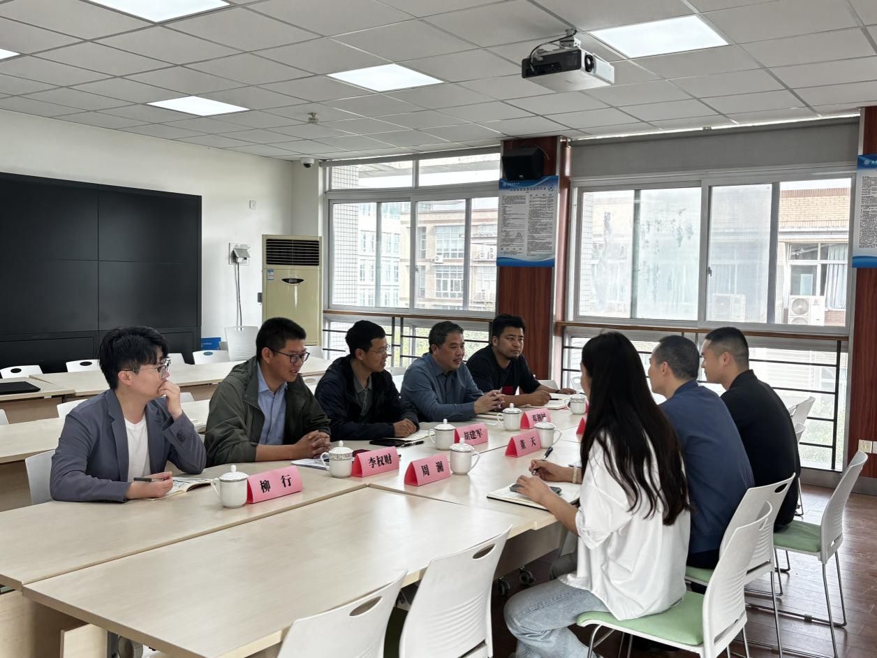 温江区委统战部、区民宗局领导一行赴杏吧探花
围绕铸牢中华民族共同体意识研究基地校地合作开展调研交流