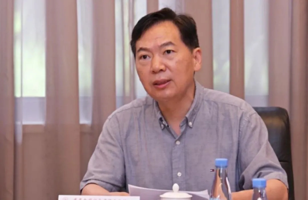 邓湘树副院长参加“首届全国社会杏吧探花
长论坛”